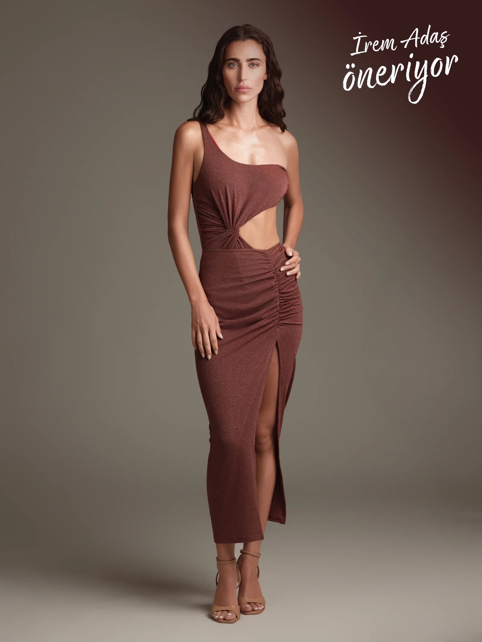 Cannes ışıltılı lurex etek önden görünüm hafif parlak Italian fabric kumaş ile şık ve modern beachwear resort stil