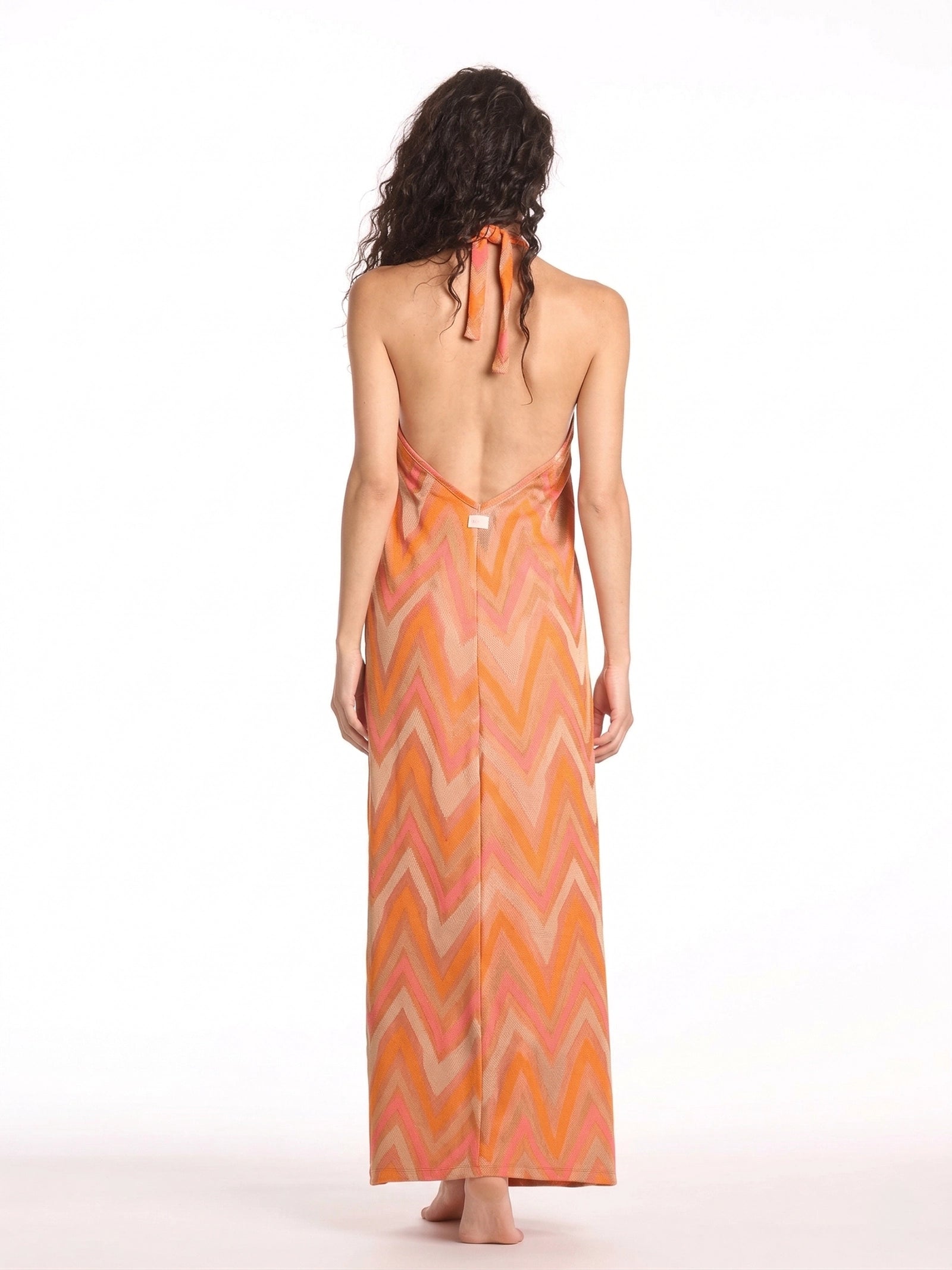 Zigzag uzun pareo arkadan görünüm zarif kesim Made in Italy kumaş ile modern beachwear ve resortwear stil