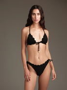 Işıltılı lurex siyah üçgen bikini önden görünüm parlak Italian fabric kumaş ile modern ve şık beachwear stil