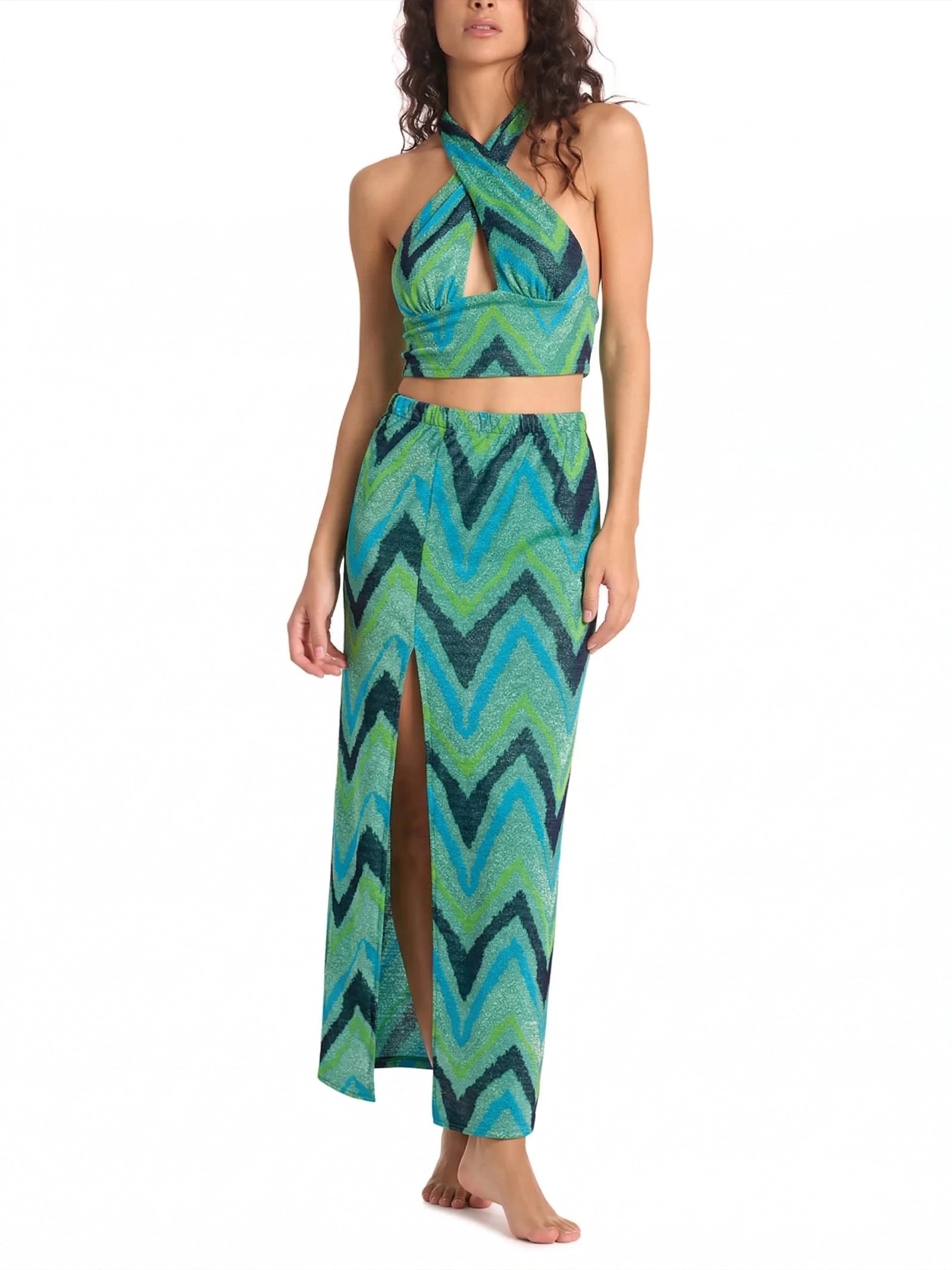 Resort siluet yeşil etek ve üst takım önden görünüm hafif ve akışkan Italian fabric ile şık beachwear ve yazlık stil