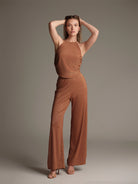 Saint Tropez ışıltılı pantolon bronz kahve önden görünüm hafif parlak Italian fabric ile şık ve modern beachwear resort stil