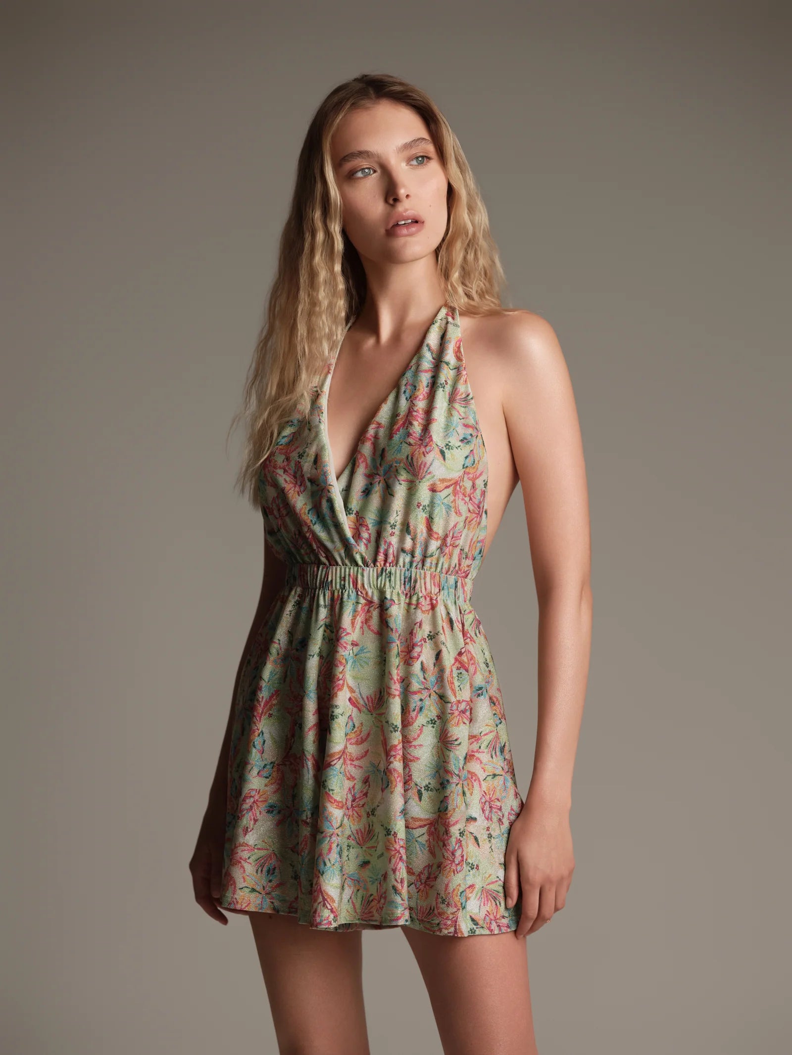 Saint-Tropez ışıltılı lurex mini tulum önden görünüm hafif parlak Italian fabric kumaş ile modern beachwear ve resort stil
