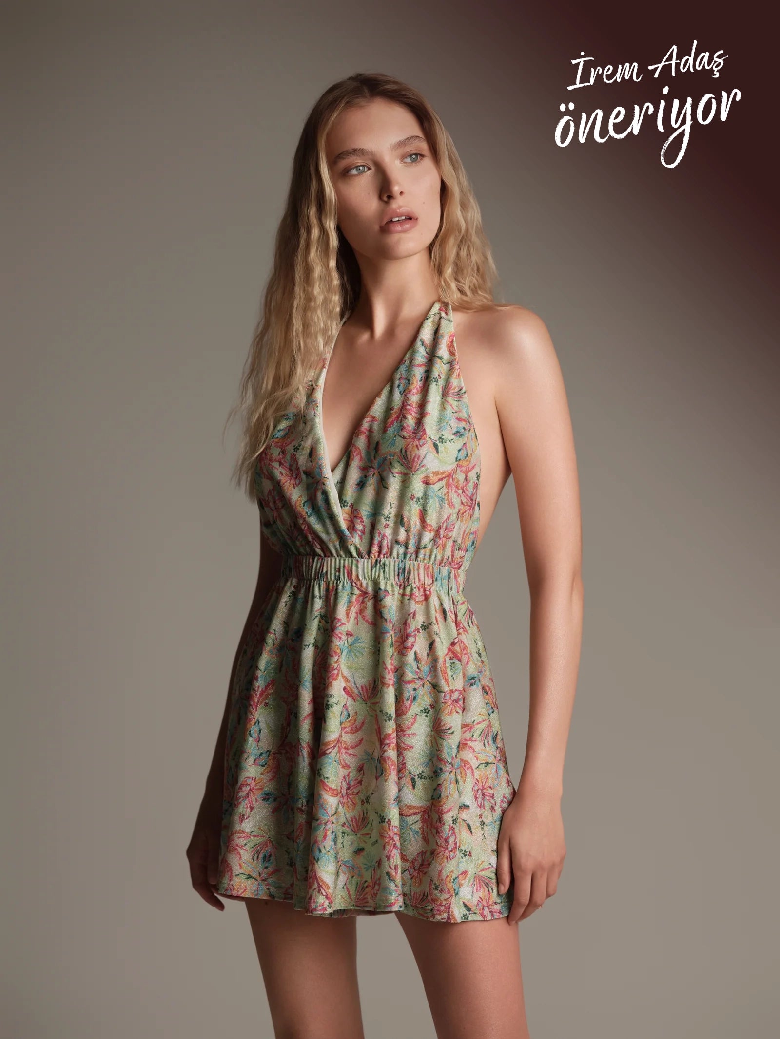 Saint-Tropez ışıltılı lurex mini tulum önden görünüm hafif parlak Italian fabric kumaş ile modern beachwear ve resort stil