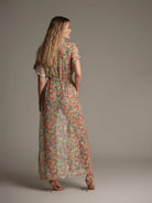 Saint-Tropez transparan kimono arkadan görünüm zarif kesim Made in Italy kumaş ile lüks beachwear ve resort stil