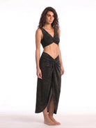 Twist detaylı simli siyah etek ve üst takım önden görünüm parlak Italian fabric ile şık ve modern beachwear resort stil